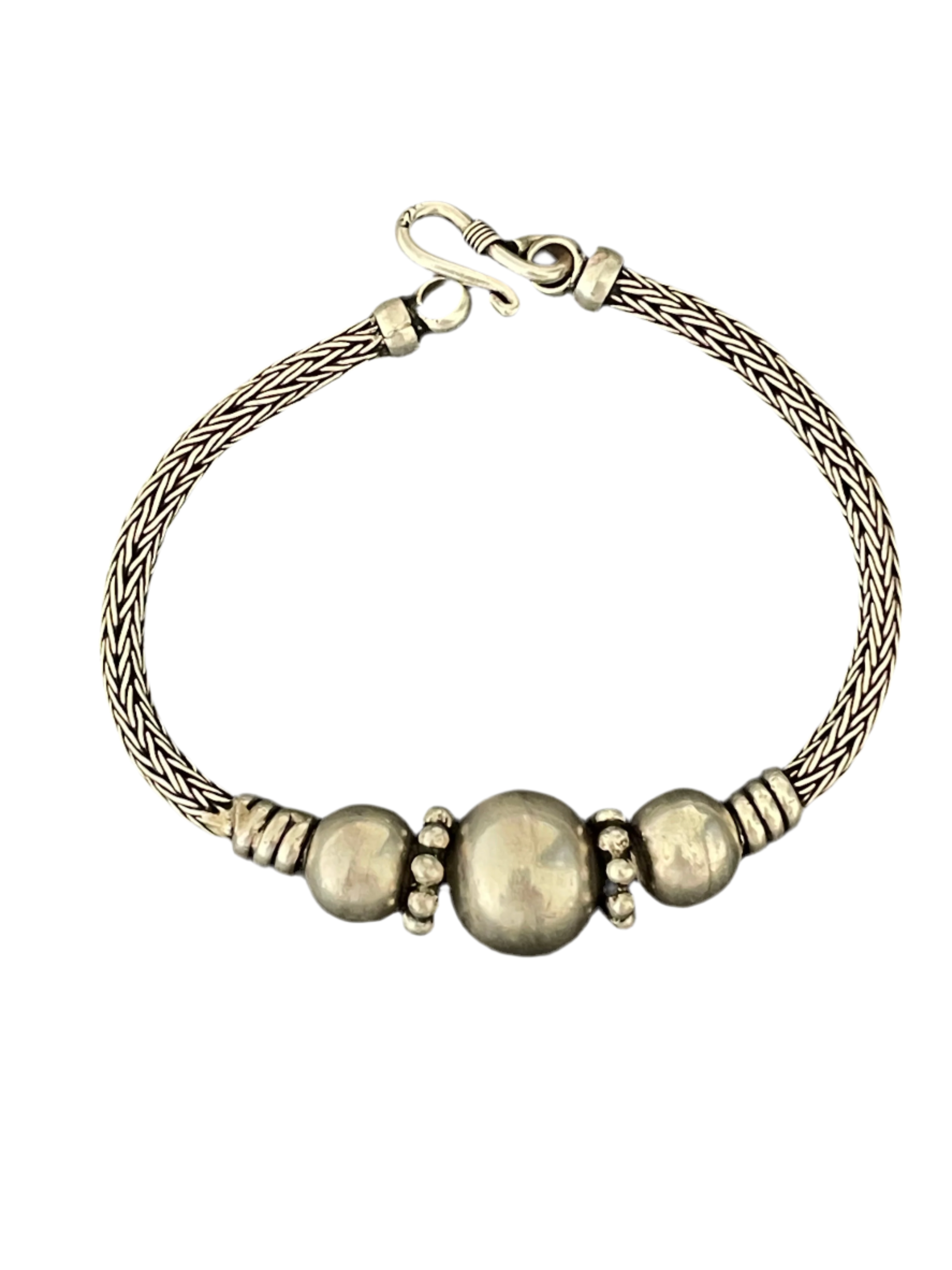 Bracelets أســاور