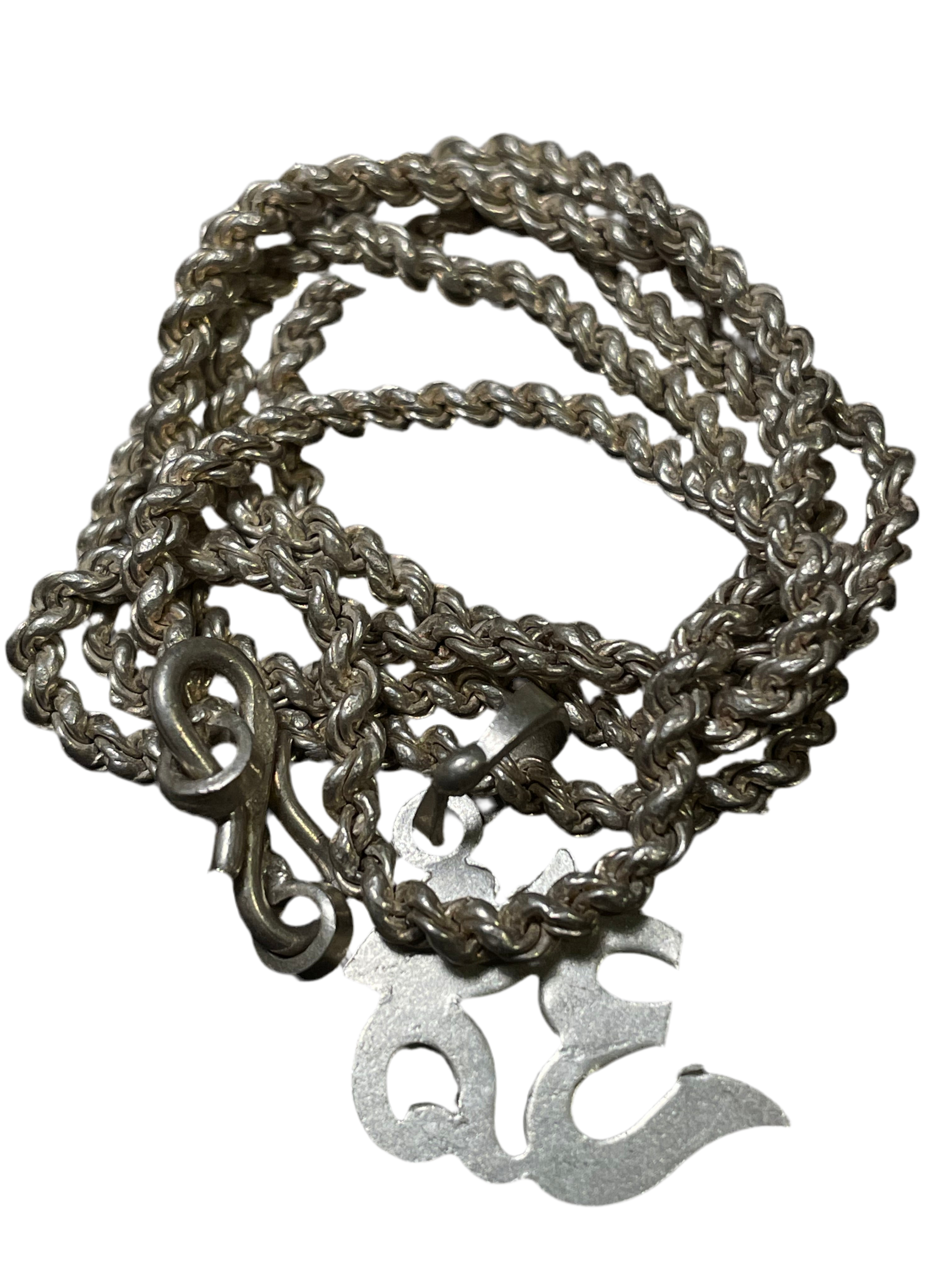 فضة يدوية بحروف عربية
Silver 925