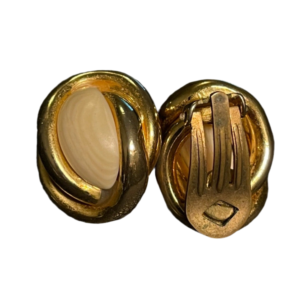 دبوس ورقة الجوز