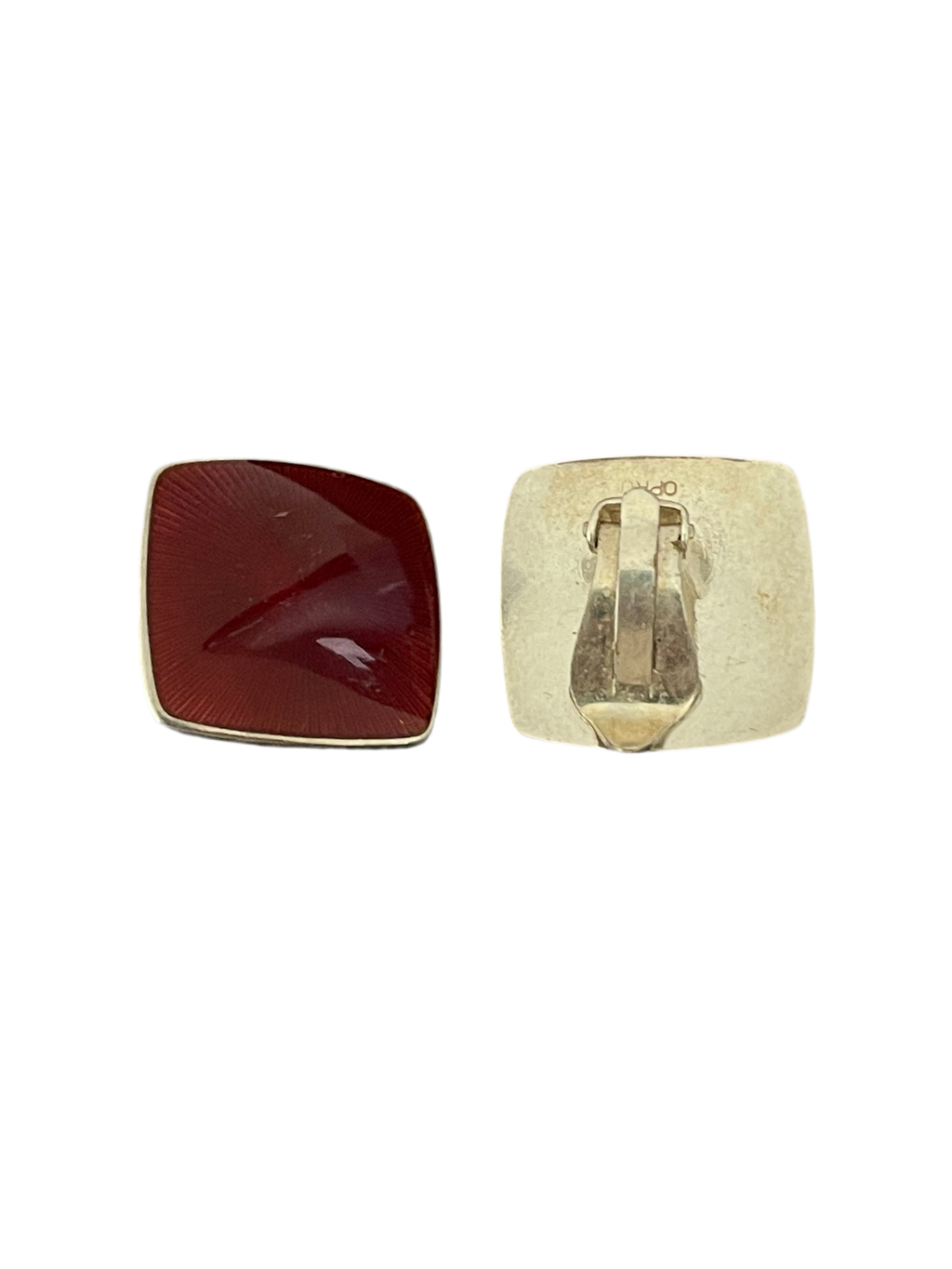 “Whispers of Carnelian”
همسات الكارنيليان
